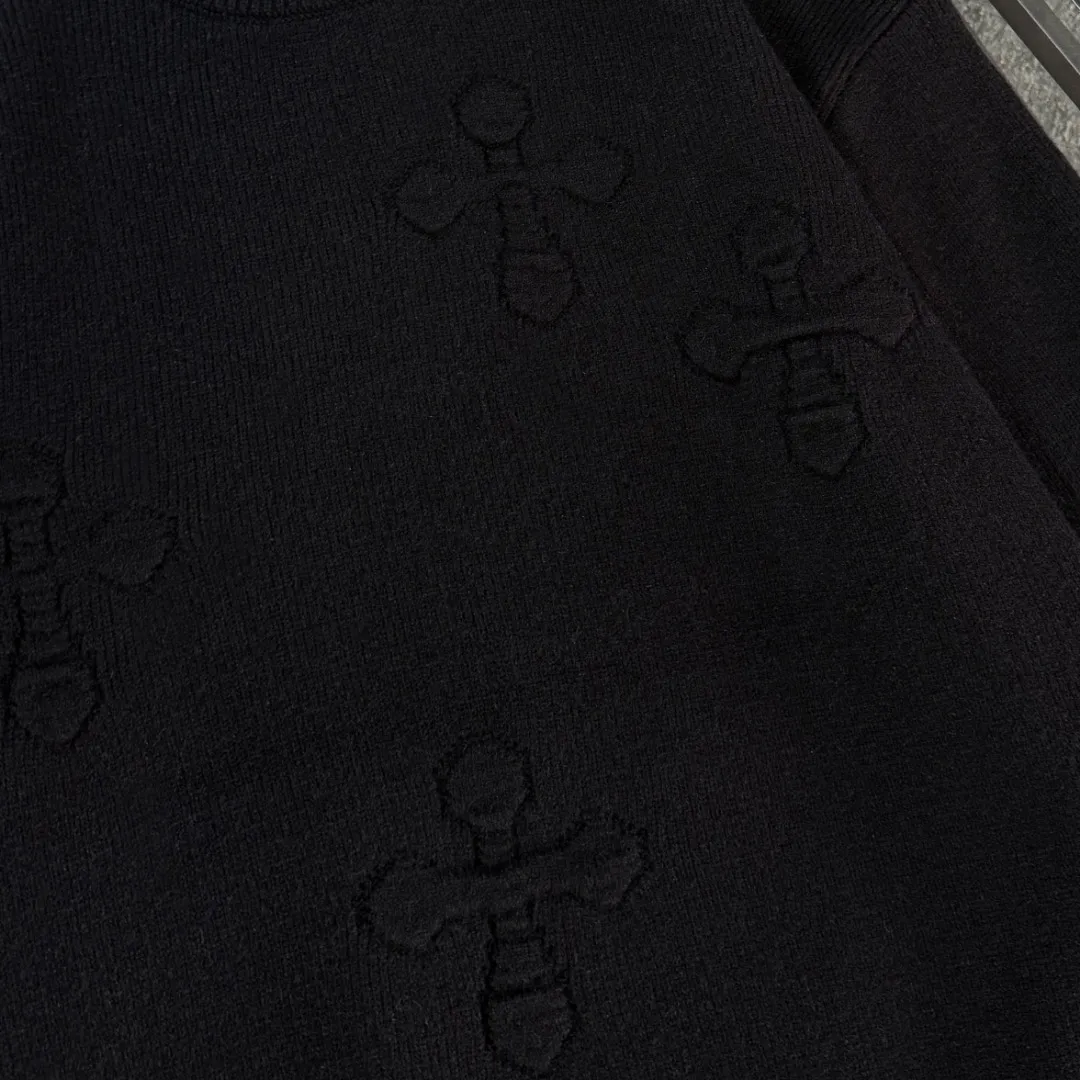 P290 Chrome Hearts 26 high-version wool knitted round-neck sweaters. High-end custom-made 500g sweater fabric. No deformation, no shrinkage, complete with three labels, same style for men and women. Process: The wool is knitted by a 7-needle imported machine. Color: 3 colors. SIZE: XS-L